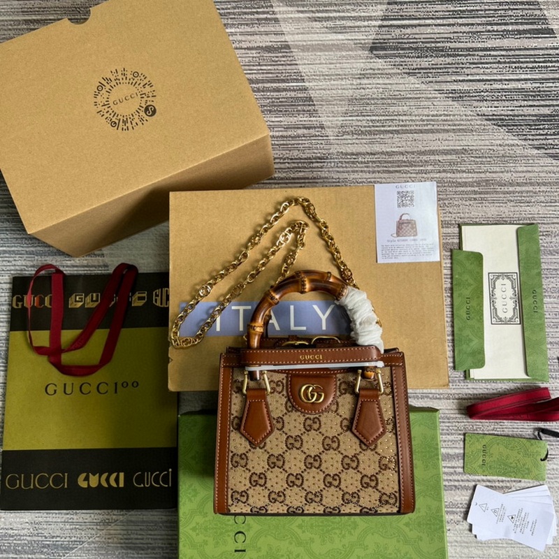 Gucci Handbags 781